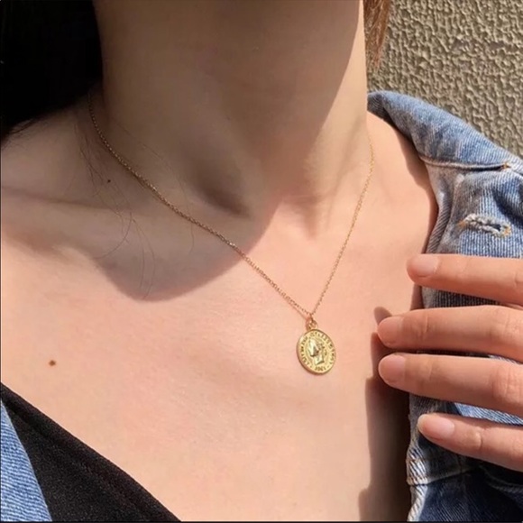 18k Gold Plated Coin Pendant Necklace - Picture 3 of 7